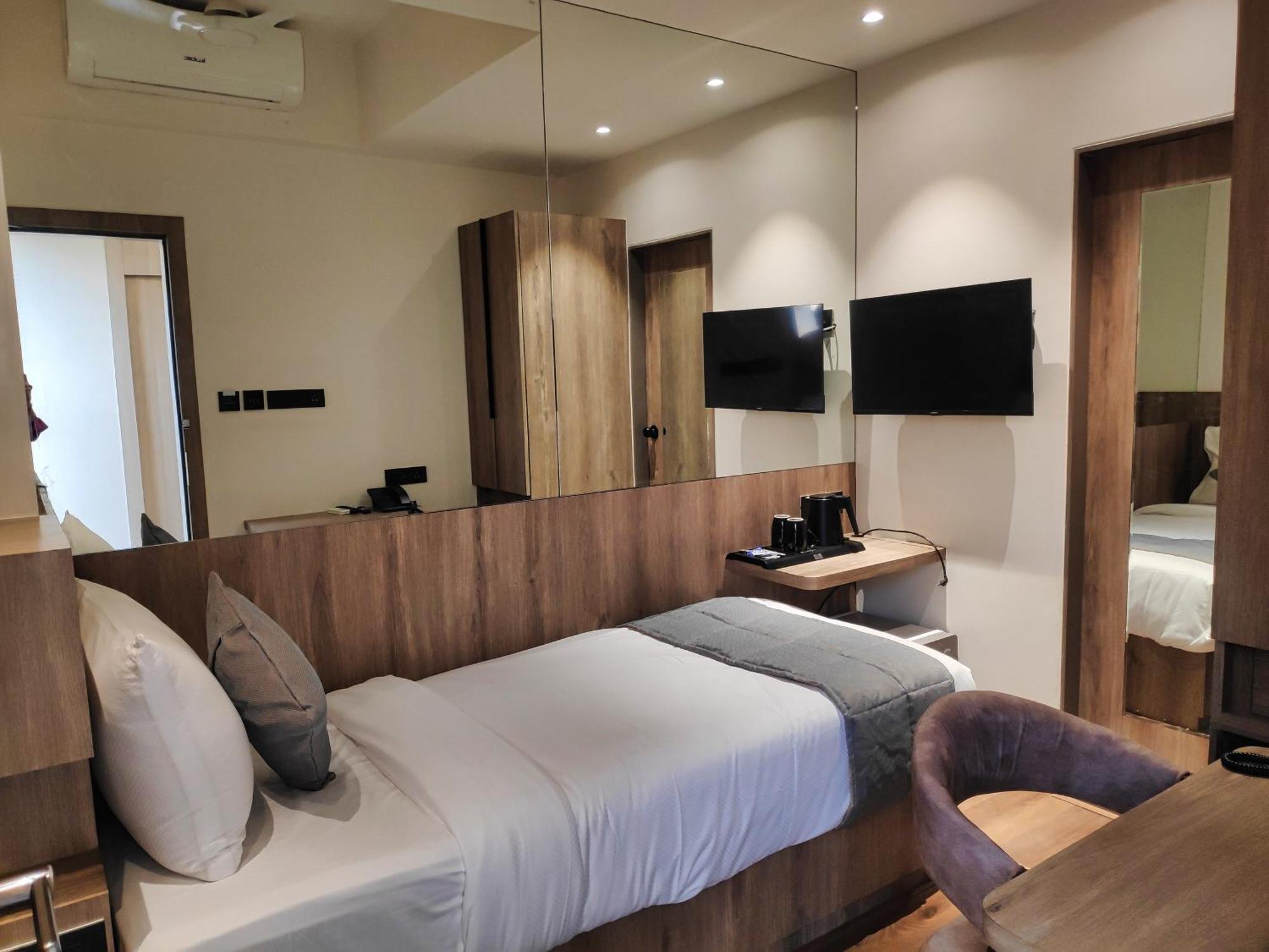 Maxxvalue Hotel Midc - Andheri ムンバイ エクステリア 写真