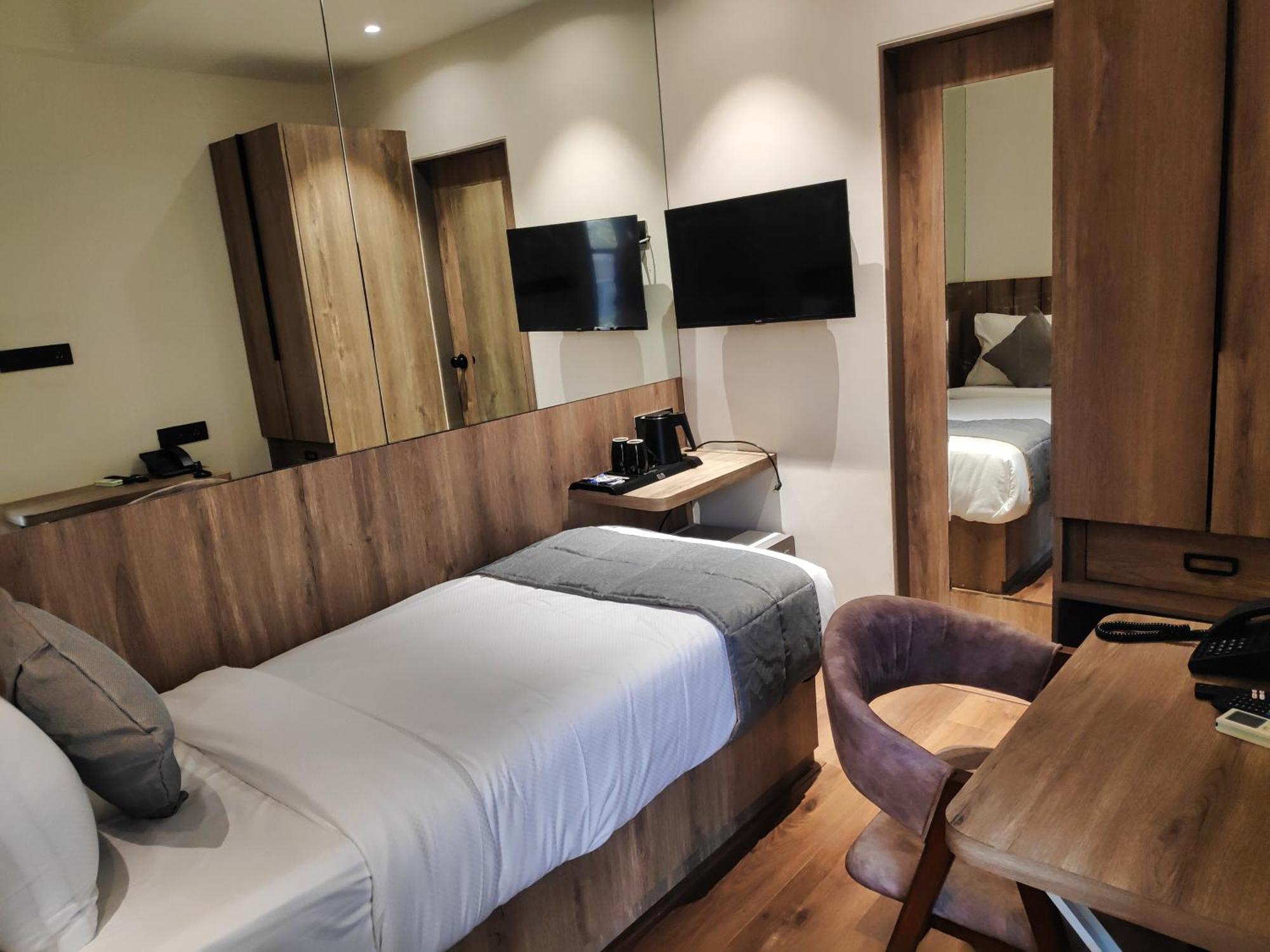Maxxvalue Hotel Midc - Andheri ムンバイ エクステリア 写真